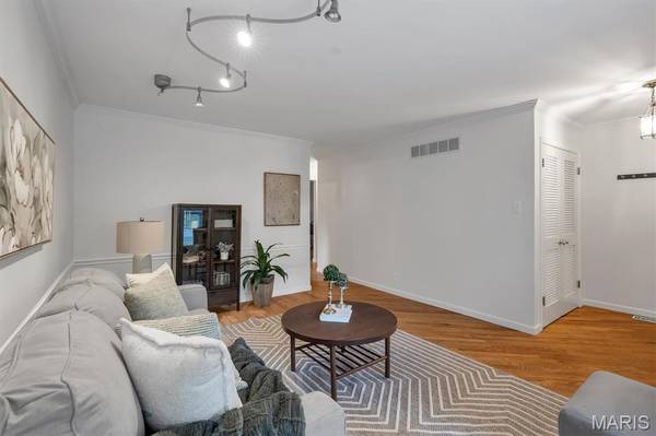 1063 Port Diane DR, St Louis, MO 63146