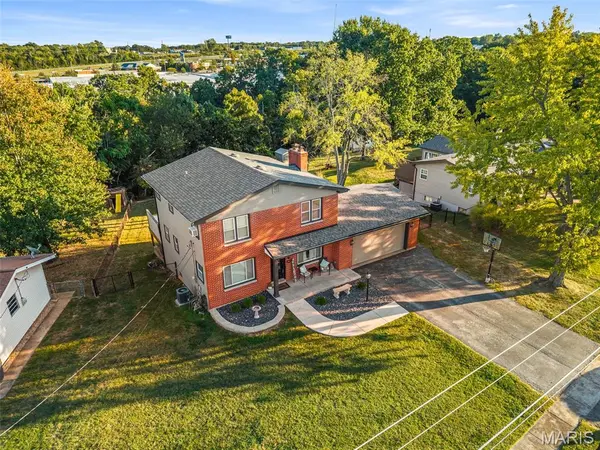 2136 Wildwind LN, High Ridge, MO 63049