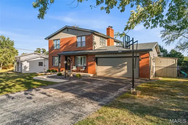 2136 Wildwind LN, High Ridge, MO 63049