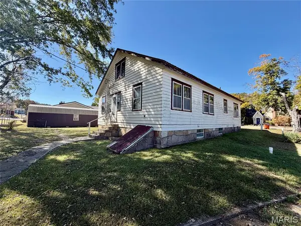 240 S 2nd, Ellington, MO 63638