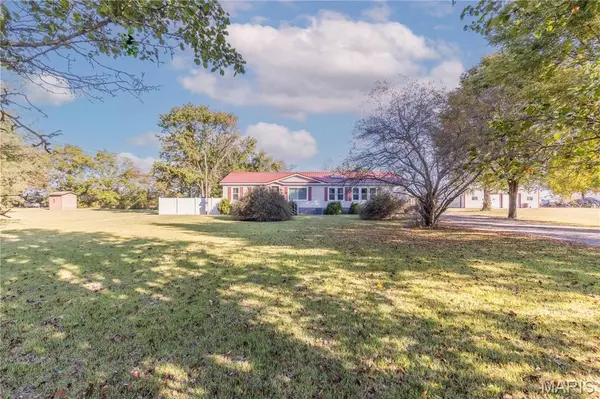 54 Robin Wood LN, Sikeston, MO 63801