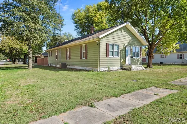 305 W Wilson AVE, Gillespie, IL 62033