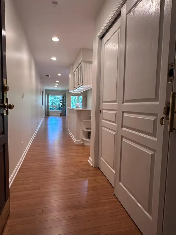 1635 N Milwaukee AVE #105, Libertyville, IL 60048