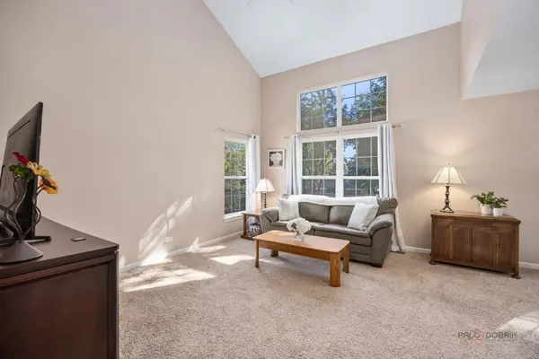 1201 W Danbury DR, Cary, IL 60013