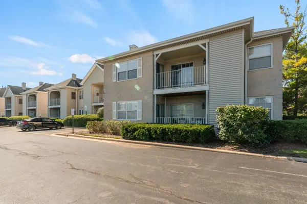 728 N Gary AVE #113, Carol Stream, IL 60188