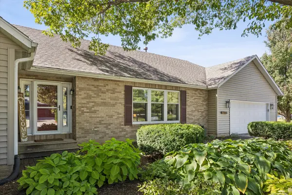 7095 Holdorf DR, Blue Grass, IA 52726