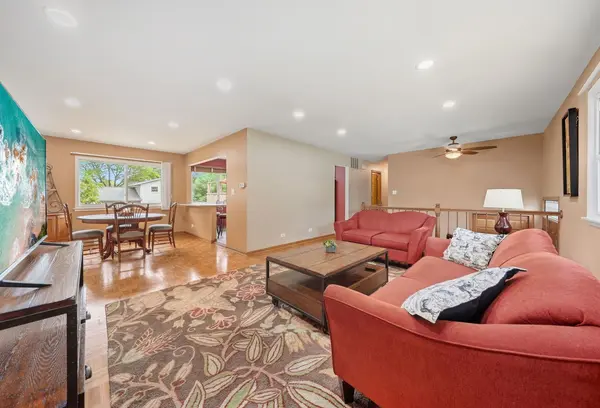 503 N Schirra DR, Palatine, IL 60074