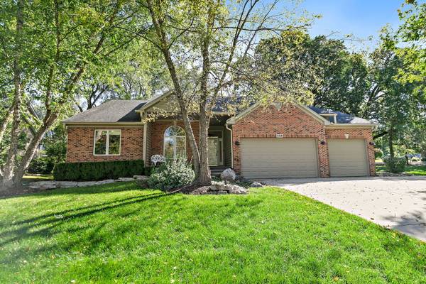 1000 Dakota DR, Woodstock, IL 60098