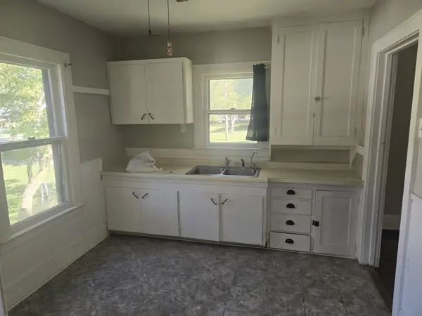 100 W Charles ST, Mclean, IL 61754