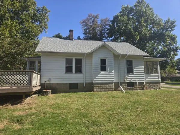 100 W Charles ST, Mclean, IL 61754
