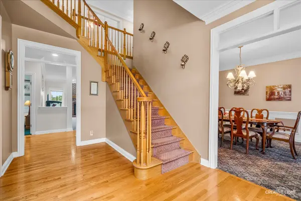 40W850 Stonecrest DR, Elgin, IL 60124