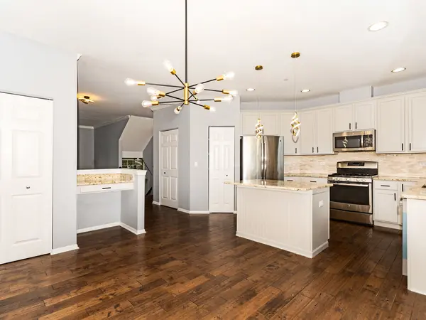 2807 Henley LN, Naperville, IL 60540