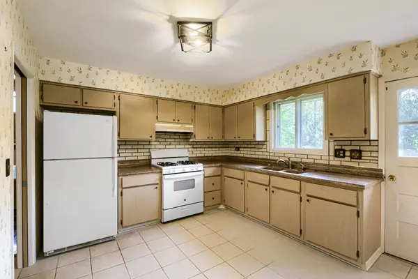 883 E Zinnia LN, Palatine, IL 60074