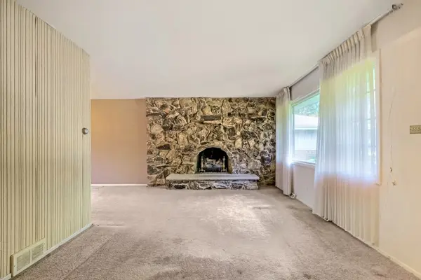 883 E Zinnia LN, Palatine, IL 60074