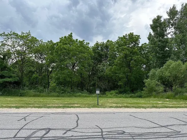 46 Levanno DR, Crown Point, IN 46307