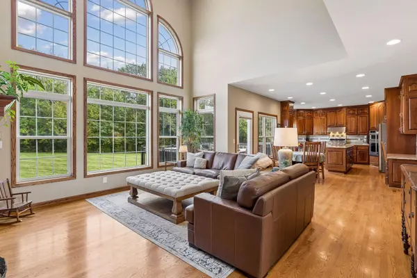 28245 Grandview DR, Belle Plaine, MN 56011