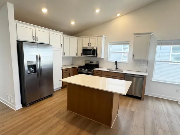 1905 Dogwood CT, Carver, MN 55315