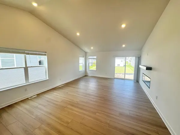 1905 Dogwood CT, Carver, MN 55315