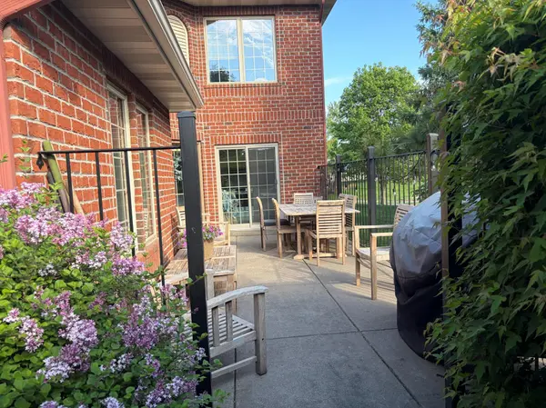 1908 Hunter Hill RD, Hudson, WI 54016