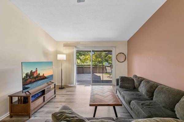 52 Birnamwood DR, Burnsville, MN 55337