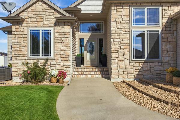 718 N Sedona DR, West Fargo, ND 58078