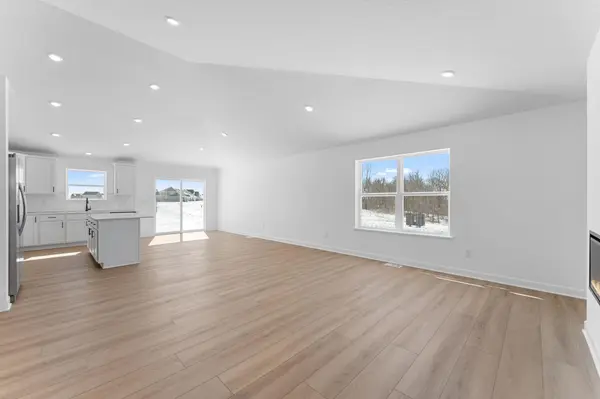 1902 Dogwood CT, Carver, MN 55315