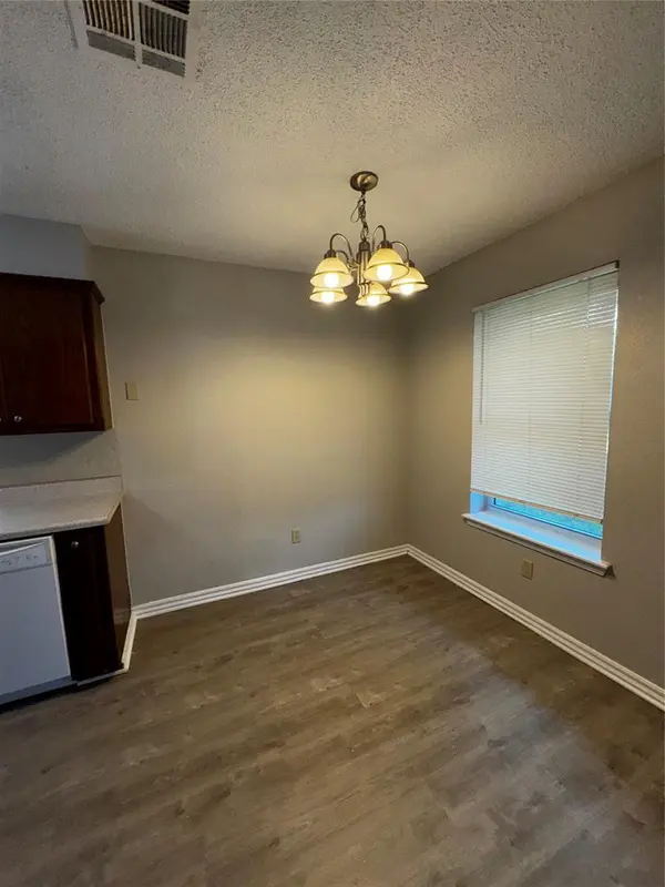 5904 SE 8th ST, Midwest City, OK 73110