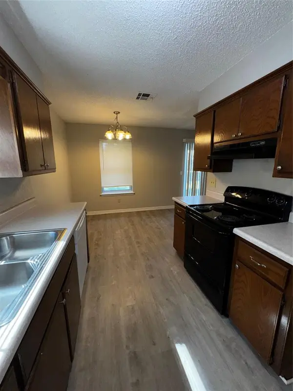 5904 SE 8th ST, Midwest City, OK 73110