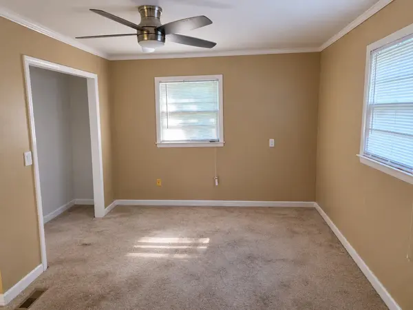 300 Edgewater Dr, Winchester, TN 37398