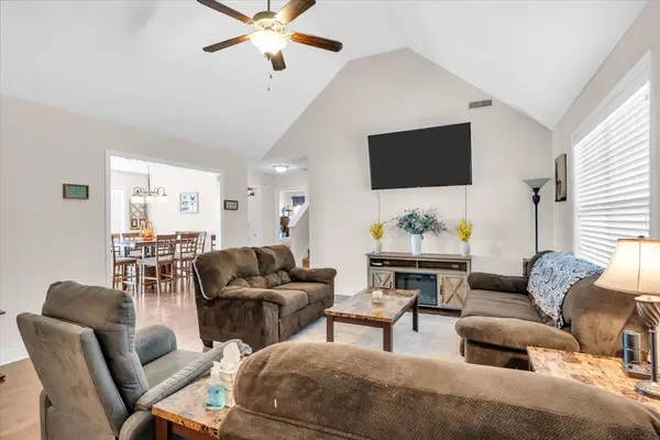 1233 Crescent Ridge Dr, Murfreesboro, TN 37128