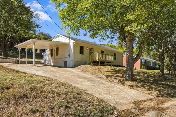207 Edgewood Ave, Mount Pleasant, TN 38474