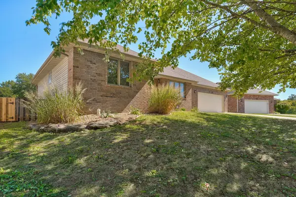 5126 S Sterling CT, Springfield, MO 65810