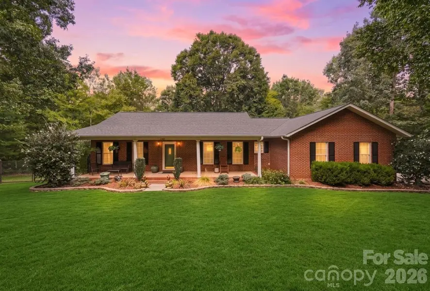 112 Jennings LN, Taylorsville, NC 28681