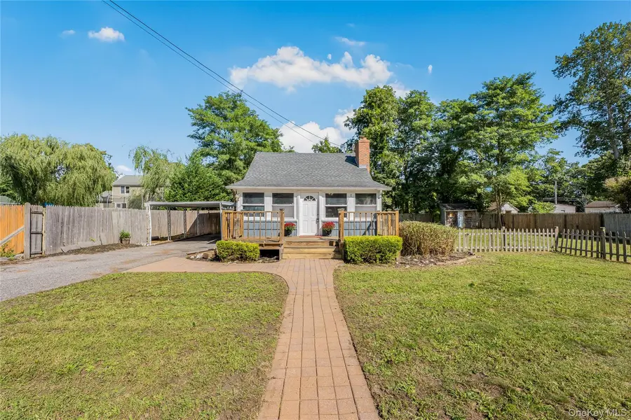 97 Magnolia DR, Mastic Beach, NY 11951