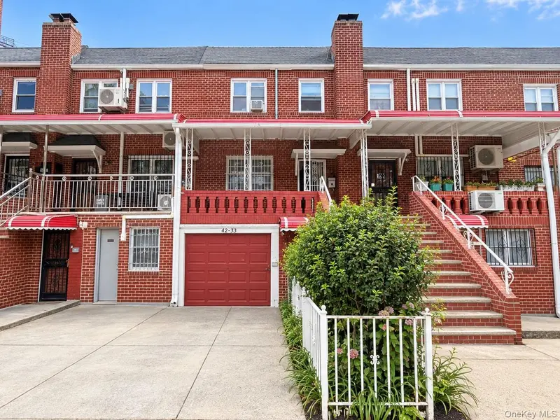 4235 81st ST, Elmhurst, NY 11373