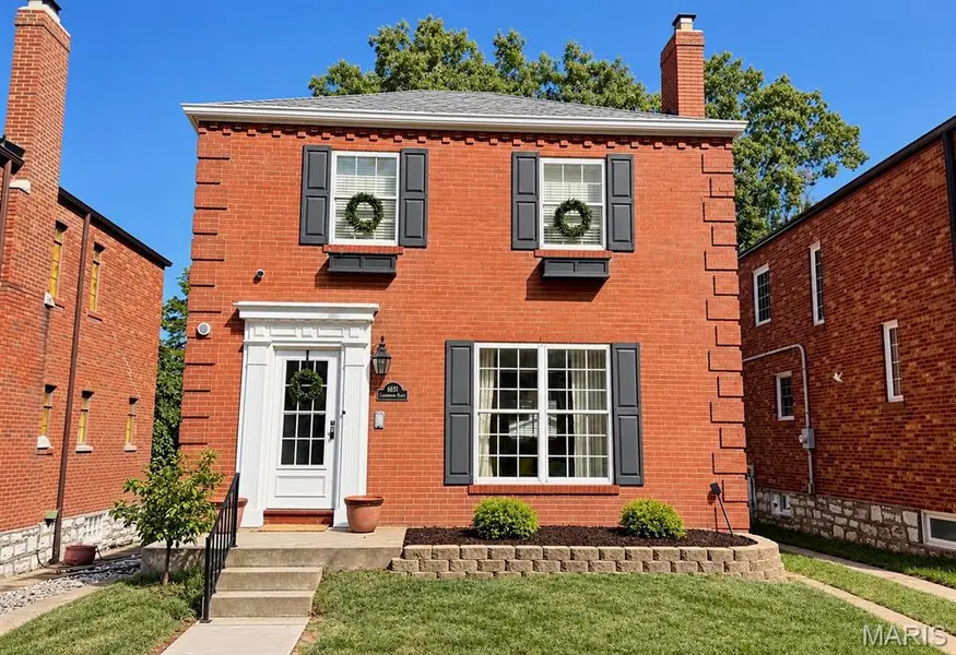 6651 Lindenwood PL, St Louis, MO 63109