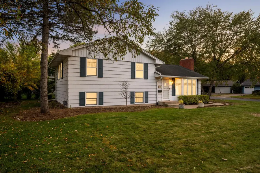 4617 W 90th ST, Bloomington, MN 55437