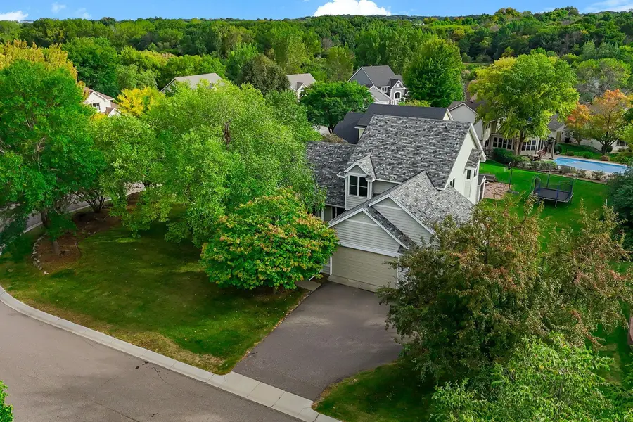 8843 Blackoaks LN N, Maple Grove, MN 55311