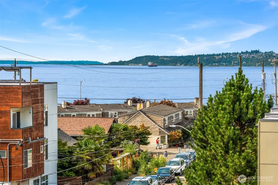 2454 55th AVE SW #A, Seattle, WA 98116