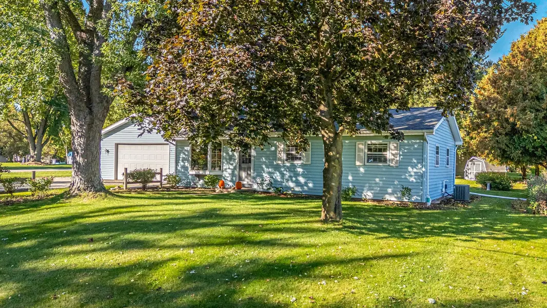 1335 CLAIRVILLE RD, Oshkosh, WI 54904