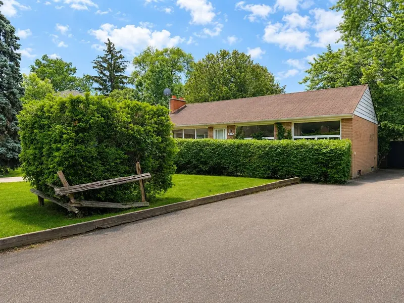 1214 Argreen RD, Mississauga, ON L5G 3J3