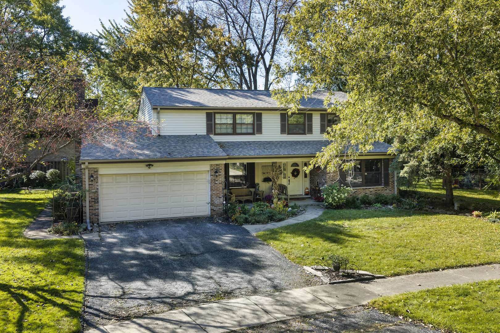 995 Hunter CT, Deerfield, IL 60015