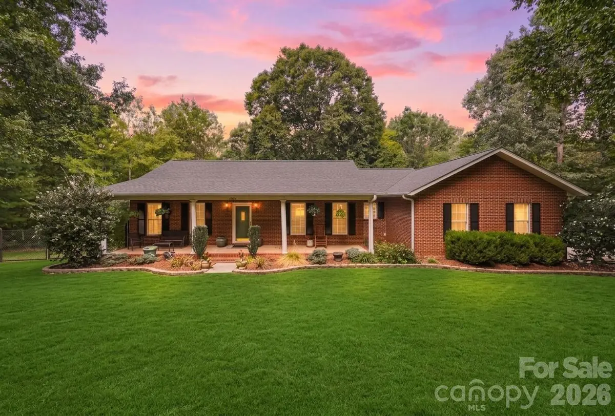 112 Jennings LN, Taylorsville, NC 28681