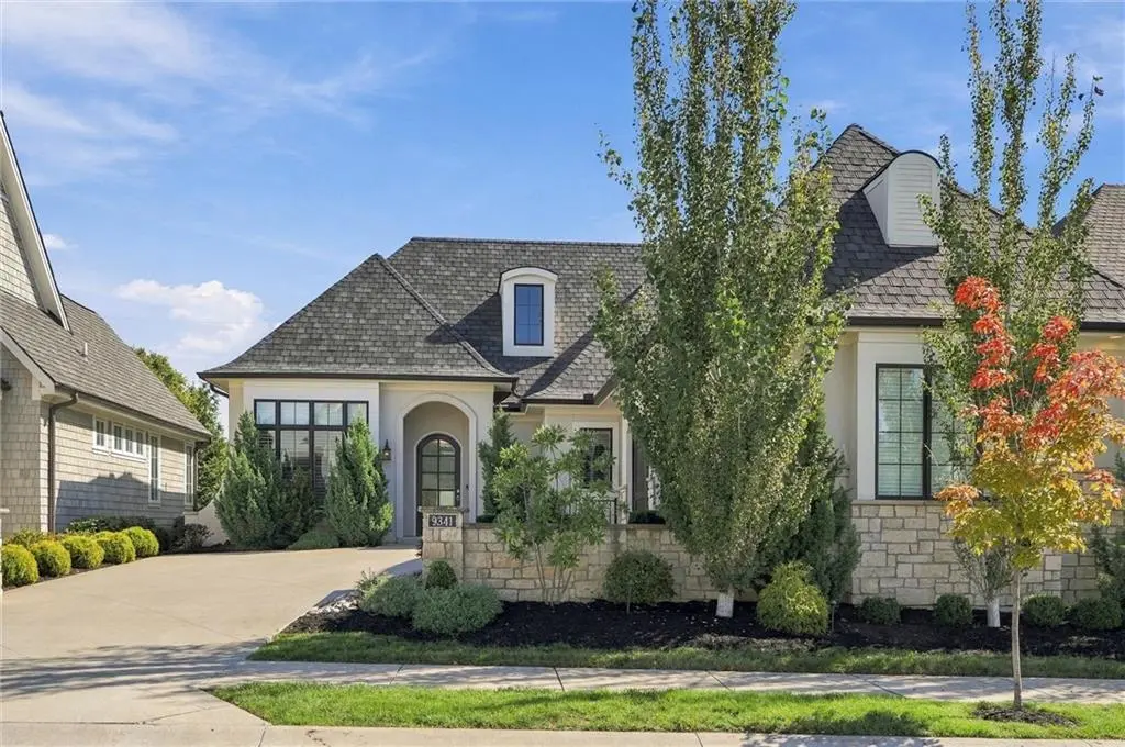 9341 Linden Reserve DR, Prairie Village, KS 66207