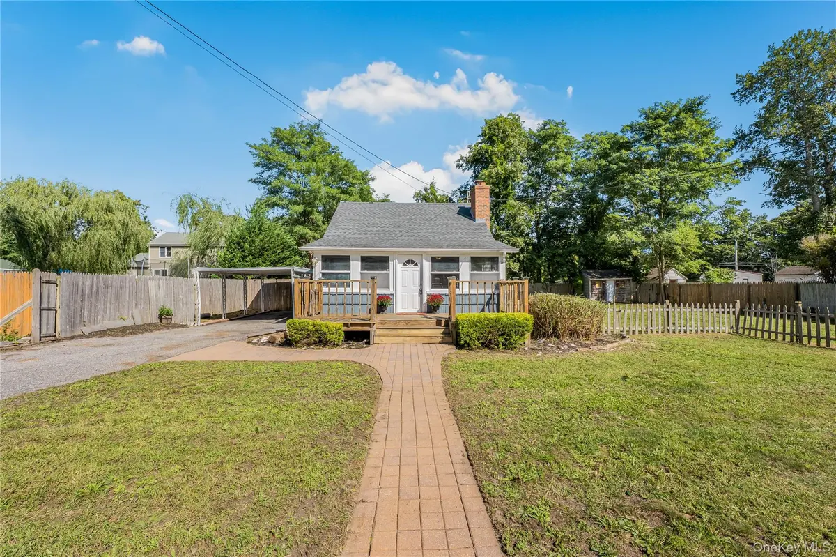 97 Magnolia DR, Mastic Beach, NY 11951