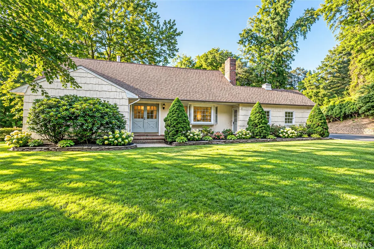 554 Wheeler RD, Hauppauge, NY 11788