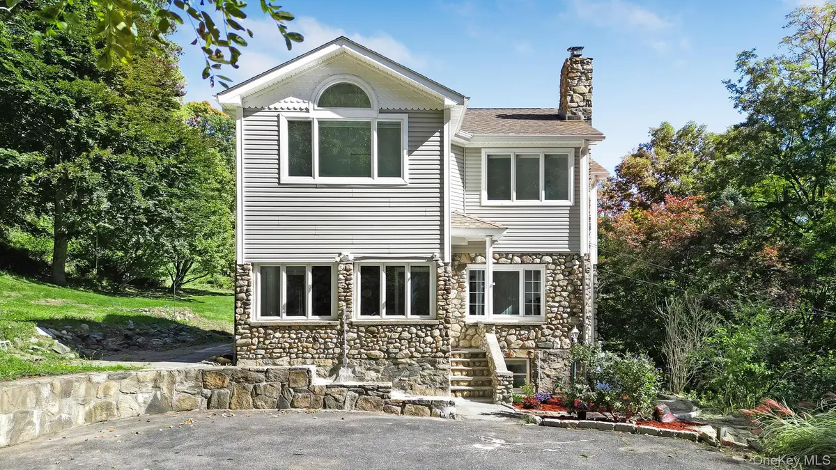 3811 Wood ST, Jefferson Valley, NY 10535