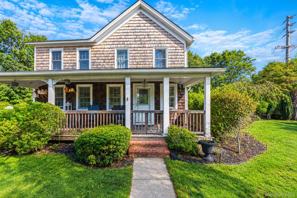 12 Collins AVE, East Hampton, NY 11937