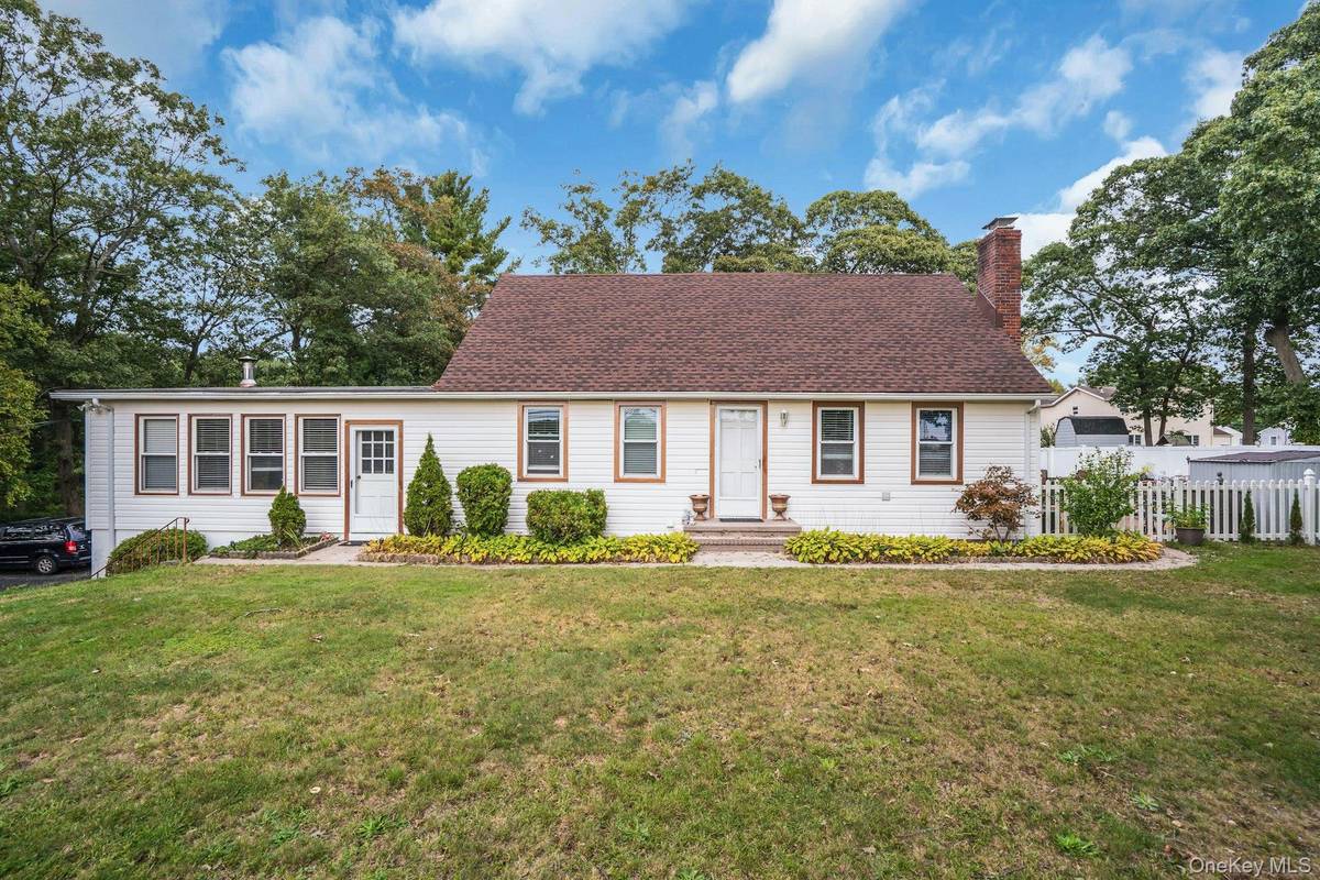 79 Wicks RD, Commack, NY 11725