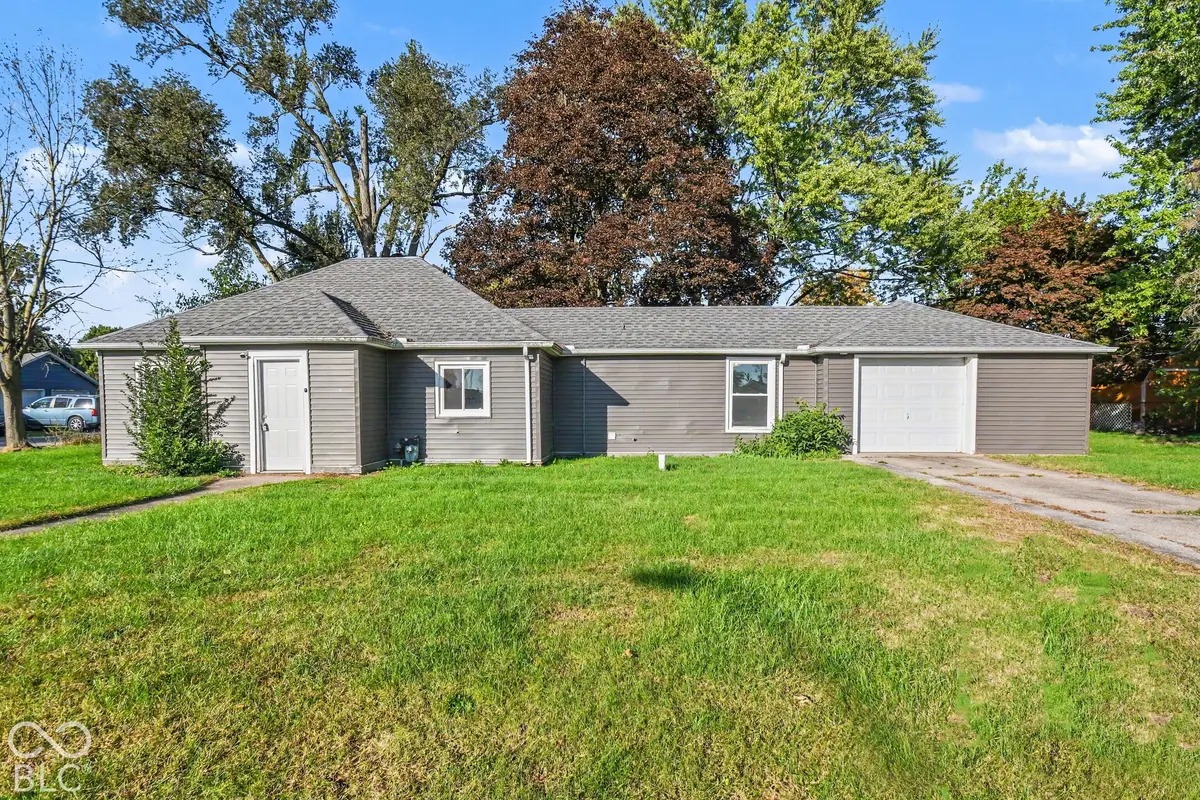 2433 Sanders AVE, Elkhart, IN 46517